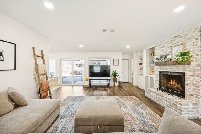 1720 Acorn Lane, Hurst, TX 76054