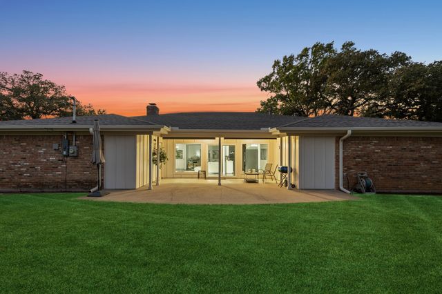 1720 Acorn Lane, Hurst, TX 76054