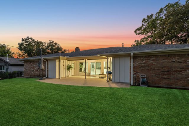 1720 Acorn Lane, Hurst, TX 76054