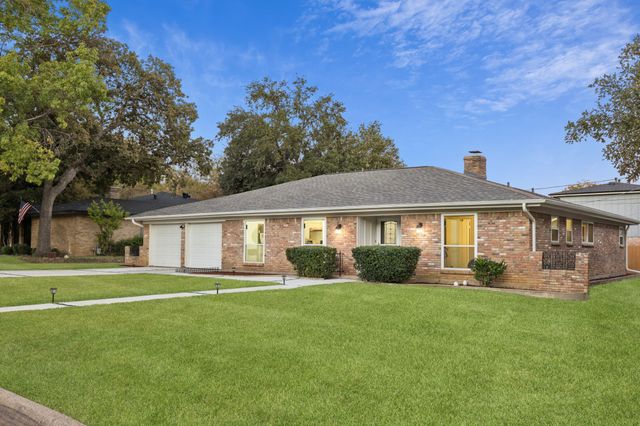 1720 Acorn Lane, Hurst, TX 76054