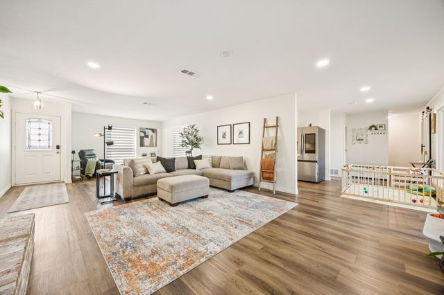 1720 Acorn Lane, Hurst, TX 76054