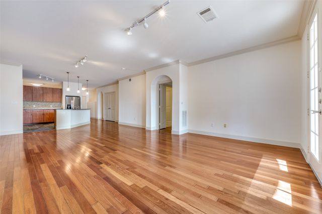 3818 Holland Avenue 206, Dallas, TX 75219