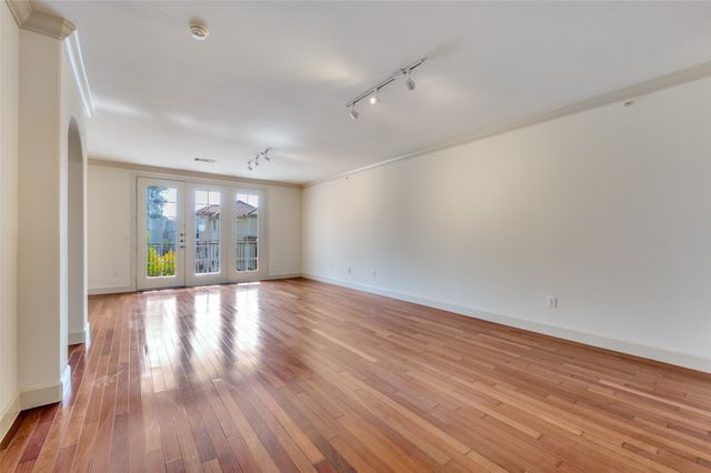 3818 Holland Avenue 206, Dallas, TX 75219