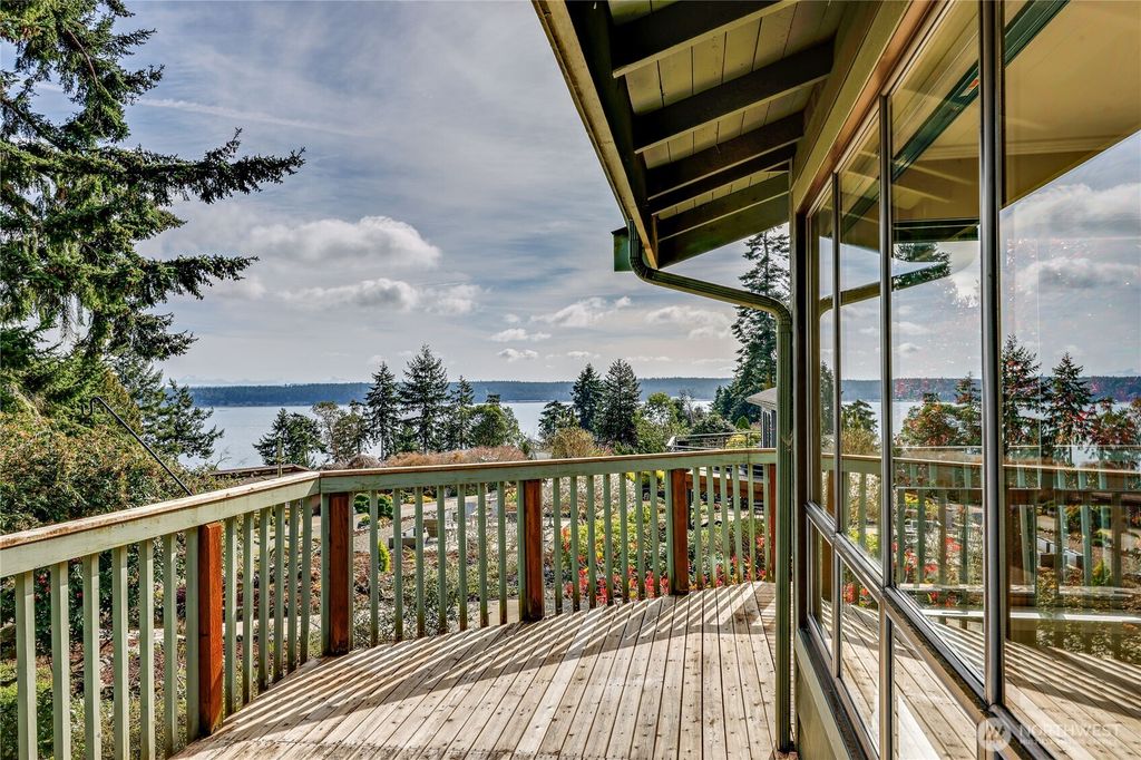 351 Windship Drive, Port Townsend, WA 98368