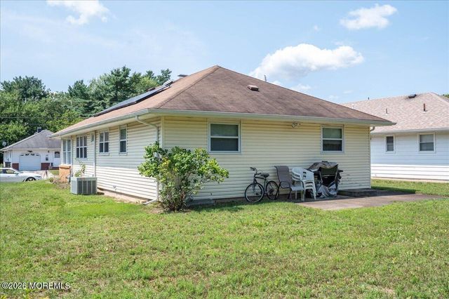 1844 Mount Everest Lane, Toms River, NJ 08753