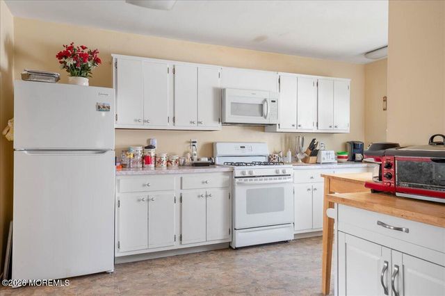1844 Mount Everest Lane, Toms River, NJ 08753