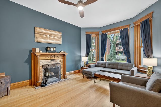 835 W Buckingham Place 2, Chicago, IL 60657