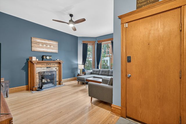 835 W Buckingham Place 2, Chicago, IL 60657