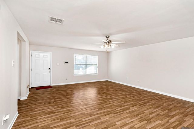 26407 Millstone Dr, Denham Springs, LA 70726