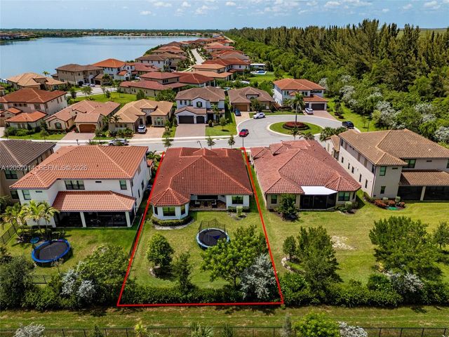 12835 Bayside Ct, Parkland, FL 33076