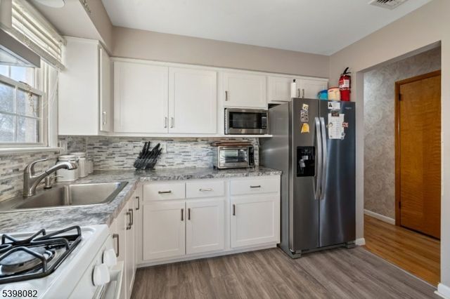 698 W Lake Ave, Rahway City, NJ 07065