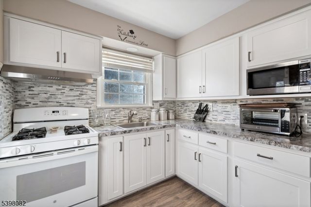 698 W Lake Ave, Rahway City, NJ 07065