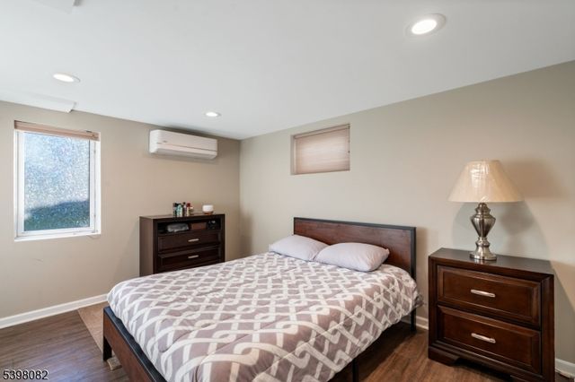 698 W Lake Ave, Rahway City, NJ 07065