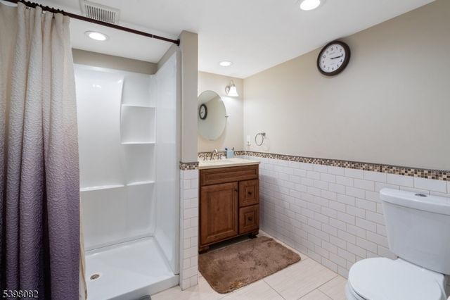 698 W Lake Ave, Rahway City, NJ 07065