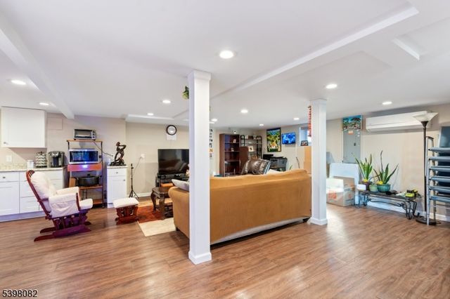 698 W Lake Ave, Rahway City, NJ 07065