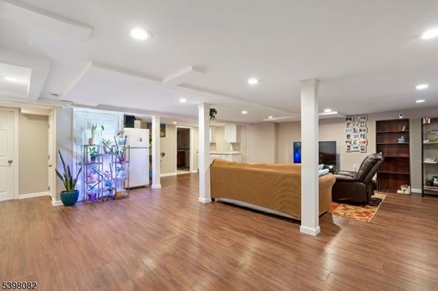 698 W Lake Ave, Rahway City, NJ 07065