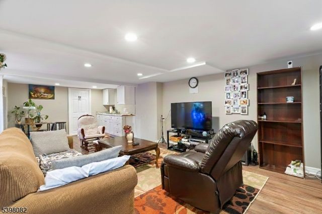 698 W Lake Ave, Rahway City, NJ 07065