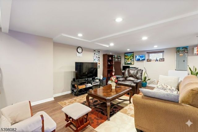 698 W Lake Ave, Rahway City, NJ 07065