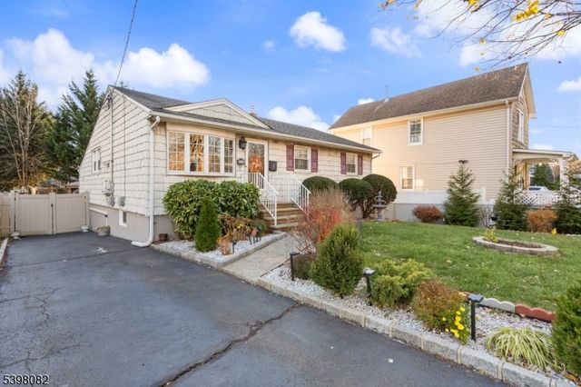 698 W Lake Ave, Rahway City, NJ 07065