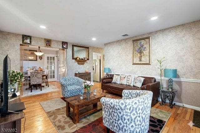 698 W Lake Ave, Rahway City, NJ 07065