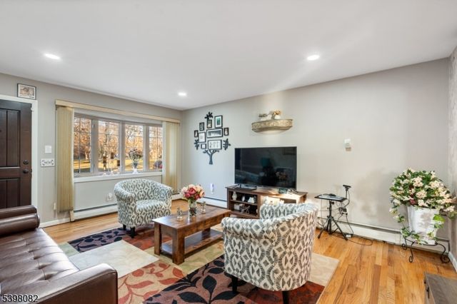 698 W Lake Ave, Rahway City, NJ 07065