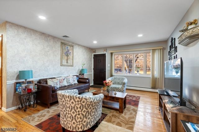 698 W Lake Ave, Rahway City, NJ 07065