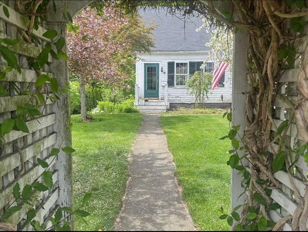 255 Plymouth St 2, Abington, MA 02351