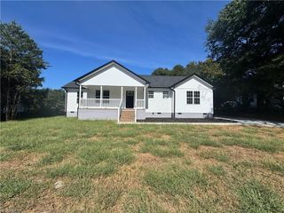2934 S Stratford Road, Winston-salem, NC 27103
