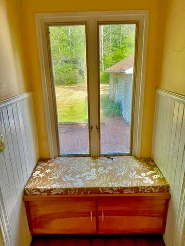 60 Massasoit, Northampton, MA 01060
