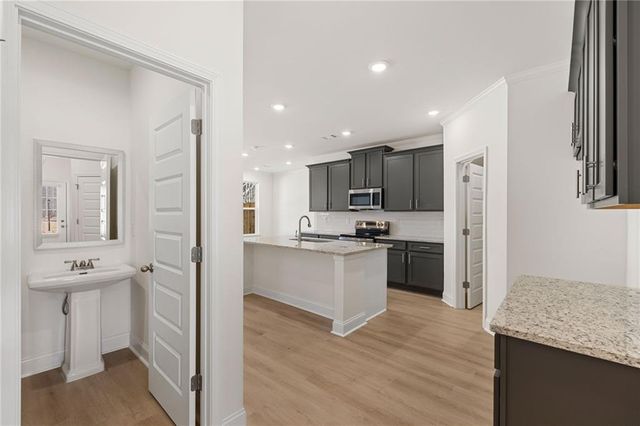 5621 Overview Drive, Flowery Branch, GA 30542