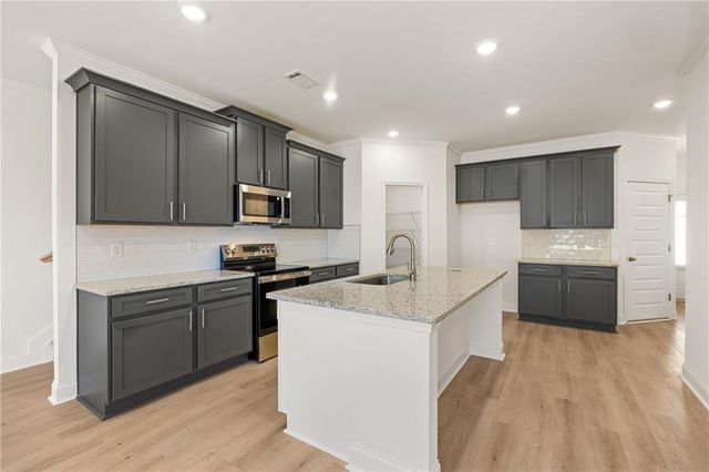 5621 Overview Drive, Flowery Branch, GA 30542