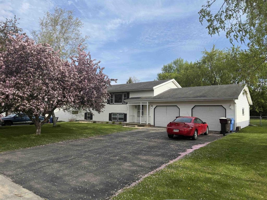 220-222 Lincoln Street, Brooklyn, WI 53521