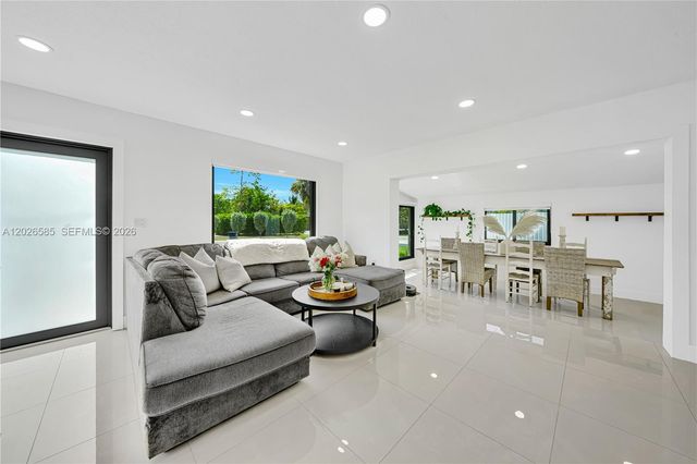 9265 Martinique Dr, Cutler Bay, FL 33189