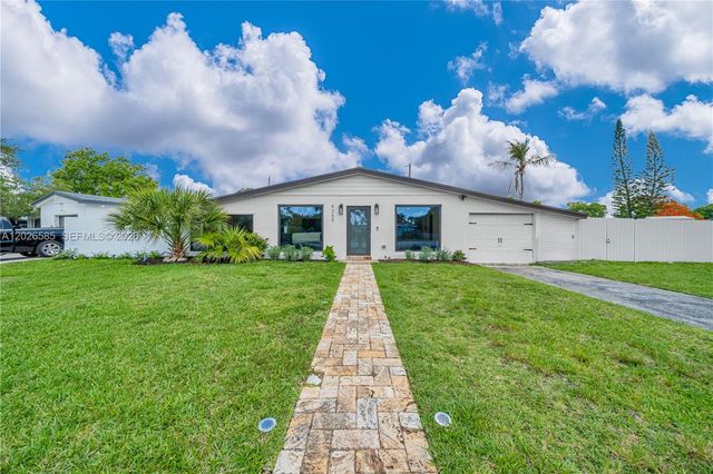 9265 Martinique Dr, Cutler Bay, FL 33189