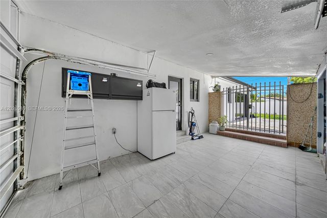 9265 Martinique Dr, Cutler Bay, FL 33189