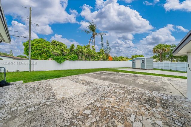 9265 Martinique Dr, Cutler Bay, FL 33189