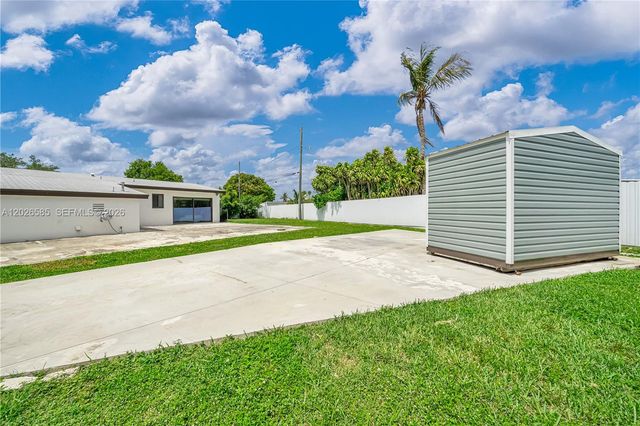 9265 Martinique Dr, Cutler Bay, FL 33189