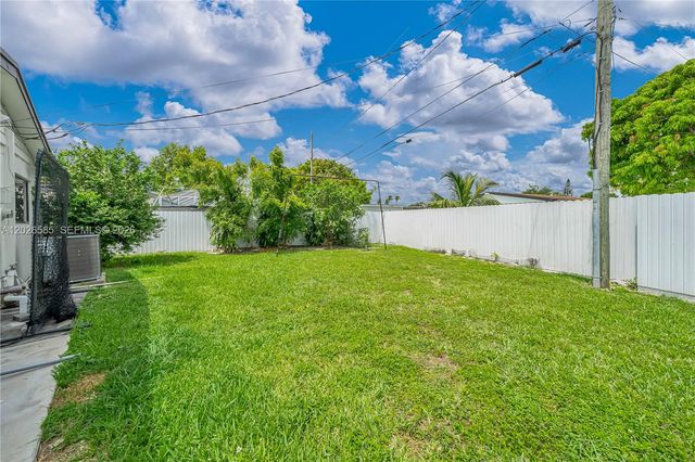 9265 Martinique Dr, Cutler Bay, FL 33189