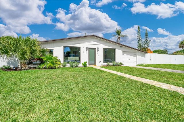 9265 Martinique Dr, Cutler Bay, FL 33189