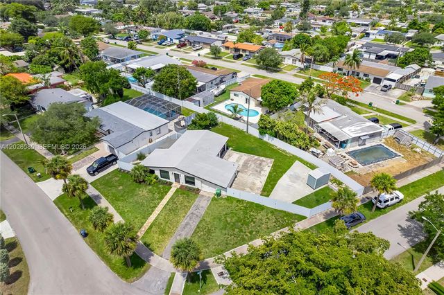 9265 Martinique Dr, Cutler Bay, FL 33189
