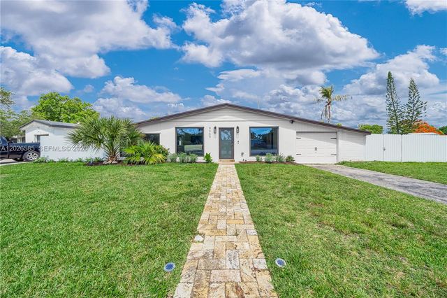9265 Martinique Dr, Cutler Bay, FL 33189