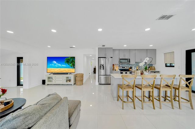 9265 Martinique Dr, Cutler Bay, FL 33189