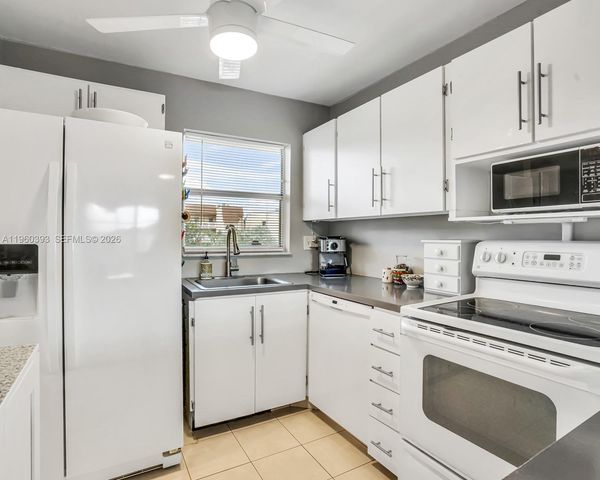 2741 N Pine Island Rd 208, Sunrise, FL 33322