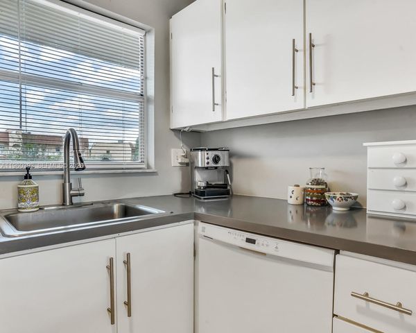 2741 N Pine Island Rd 208, Sunrise, FL 33322