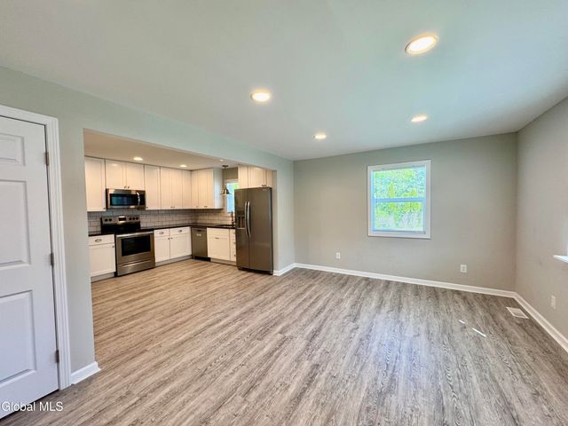 18 3rd Avenue, Hadley, NY 12835