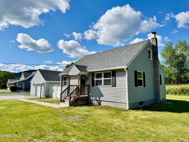 18 3rd Avenue, Hadley, NY 12835
