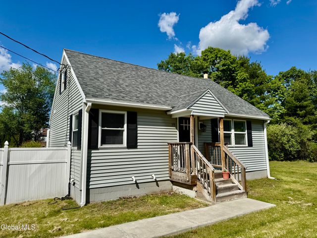 18 3rd Avenue, Hadley, NY 12835