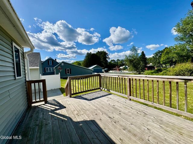 18 3rd Avenue, Hadley, NY 12835
