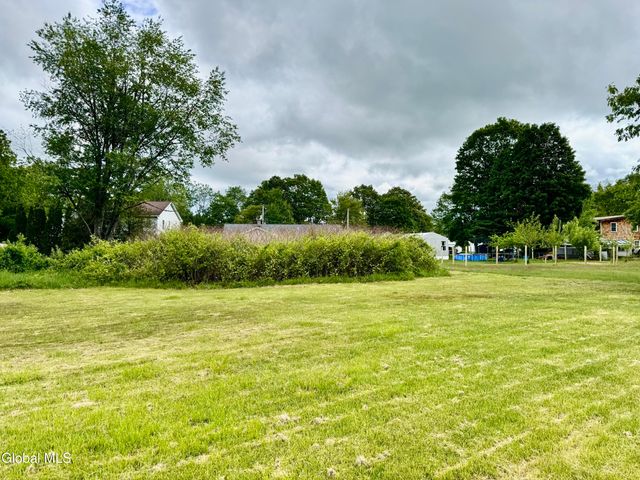 18 3rd Avenue, Hadley, NY 12835