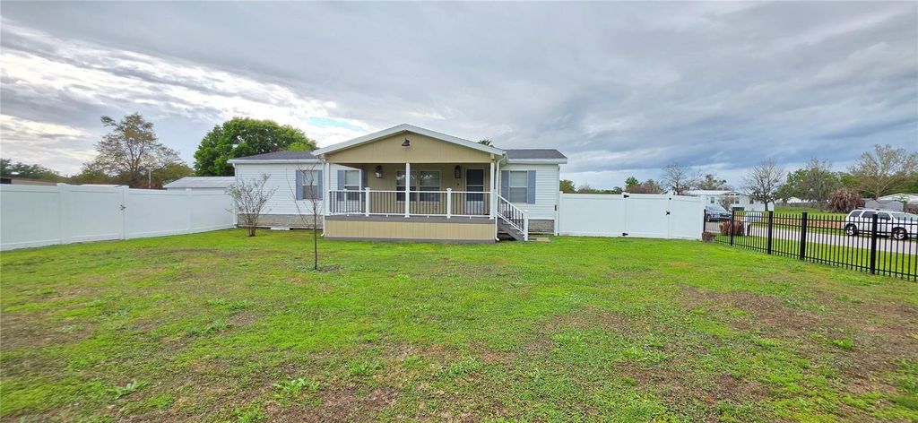 Image 2 of property listing at 3191 KEUKA LOOP, Lakeland, FL 33810